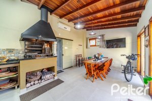 Casa em Condomínio à venda com 179m², 4 dormitórios, 1 suíte, 2 vagas, no bairro Cavalhada em Porto Alegre