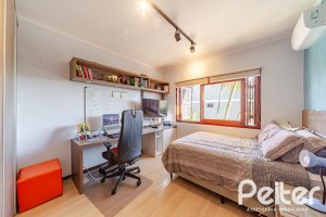 Casa em Condomínio à venda com 179m², 4 dormitórios, 1 suíte, 2 vagas, no bairro Cavalhada em Porto Alegre