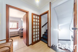 Casa em Condomínio à venda com 179m², 4 dormitórios, 1 suíte, 2 vagas, no bairro Cavalhada em Porto Alegre