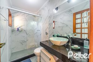 Casa em Condomínio à venda com 179m², 4 dormitórios, 1 suíte, 2 vagas, no bairro Cavalhada em Porto Alegre