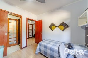 Casa em Condomínio à venda com 179m², 4 dormitórios, 1 suíte, 2 vagas, no bairro Cavalhada em Porto Alegre