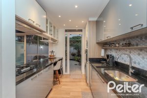 Casa em Condomínio à venda com 154m², 3 dormitórios, 1 suíte, 2 vagas, no bairro Tristeza em Porto Alegre