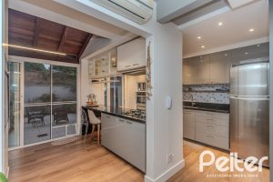 Casa em Condomínio à venda com 154m², 3 dormitórios, 1 suíte, 2 vagas, no bairro Tristeza em Porto Alegre