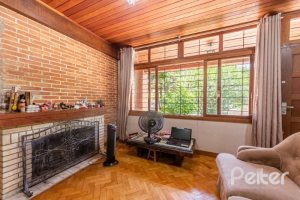 Casa à venda com 600m², 4 dormitórios, 1 suíte, 6 vagas, no bairro Ipanema em Porto Alegre