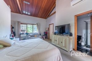 Casa à venda com 600m², 4 dormitórios, 1 suíte, 6 vagas, no bairro Ipanema em Porto Alegre