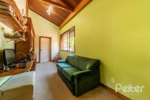 Casa à venda com 600m², 4 dormitórios, 1 suíte, 6 vagas, no bairro Ipanema em Porto Alegre