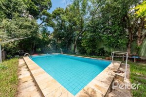 Casa à venda com 600m², 4 dormitórios, 1 suíte, 6 vagas, no bairro Ipanema em Porto Alegre