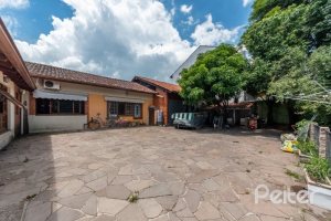 Casa à venda com 600m², 4 dormitórios, 1 suíte, 6 vagas, no bairro Ipanema em Porto Alegre