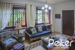 Casa à venda com 405m², 3 dormitórios, 1 suíte, no bairro Tristeza em Porto Alegre