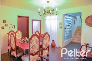 Casa à venda com 405m², 3 dormitórios, 1 suíte, no bairro Tristeza em Porto Alegre