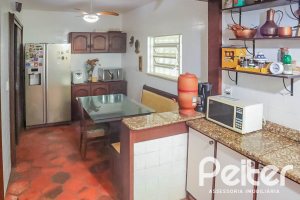 Casa à venda com 405m², 3 dormitórios, 1 suíte, no bairro Tristeza em Porto Alegre