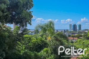 Casa à venda com 405m², 3 dormitórios, 1 suíte, no bairro Tristeza em Porto Alegre