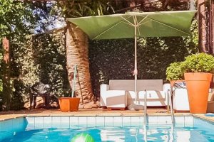 Casa à venda com 405m², 3 dormitórios, 1 suíte, no bairro Tristeza em Porto Alegre