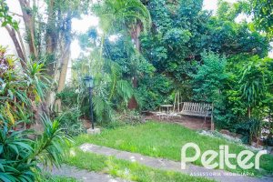 Casa à venda com 405m², 3 dormitórios, 1 suíte, no bairro Tristeza em Porto Alegre