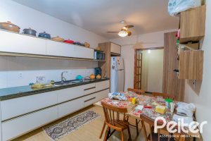 Casa à venda com 279m², 5 dormitórios, 1 suíte, 2 vagas, no bairro Ipanema em Porto Alegre