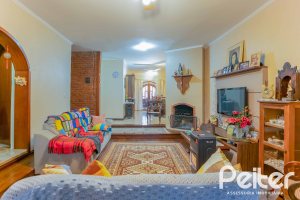 Casa à venda com 279m², 5 dormitórios, 1 suíte, 2 vagas, no bairro Ipanema em Porto Alegre