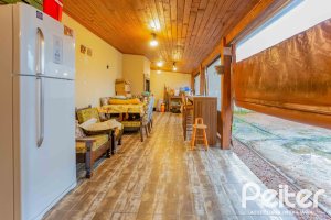 Casa à venda com 279m², 5 dormitórios, 1 suíte, 2 vagas, no bairro Ipanema em Porto Alegre