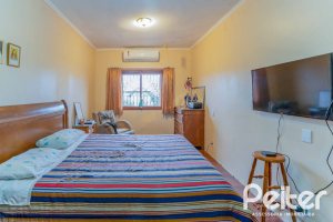 Casa à venda com 279m², 5 dormitórios, 1 suíte, 2 vagas, no bairro Ipanema em Porto Alegre