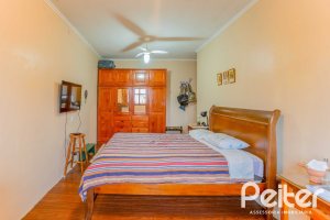 Casa à venda com 279m², 5 dormitórios, 1 suíte, 2 vagas, no bairro Ipanema em Porto Alegre