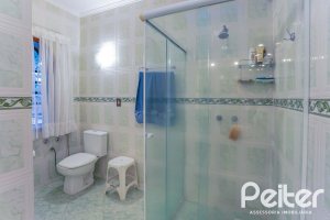 Casa à venda com 279m², 5 dormitórios, 1 suíte, 2 vagas, no bairro Ipanema em Porto Alegre