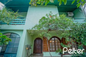 Casa à venda com 279m², 5 dormitórios, 1 suíte, 2 vagas, no bairro Ipanema em Porto Alegre