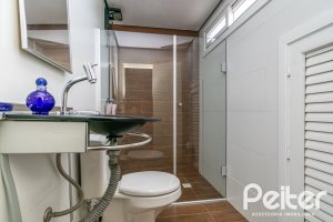 Casa à venda com 186m², 4 dormitórios, 1 suíte, 3 vagas, no bairro Tristeza em Porto Alegre