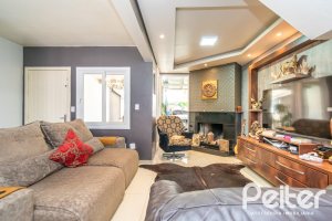 Casa à venda com 186m², 4 dormitórios, 1 suíte, 3 vagas, no bairro Tristeza em Porto Alegre