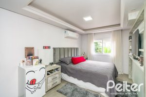 Casa à venda com 186m², 4 dormitórios, 1 suíte, 3 vagas, no bairro Tristeza em Porto Alegre