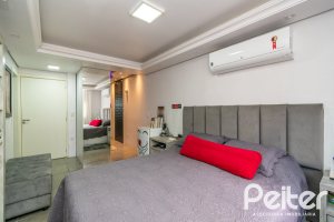 Casa à venda com 186m², 4 dormitórios, 1 suíte, 3 vagas, no bairro Tristeza em Porto Alegre