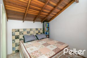 Casa à venda com 186m², 4 dormitórios, 1 suíte, 3 vagas, no bairro Tristeza em Porto Alegre