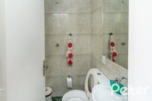 Casa à venda com 186m², 4 dormitórios, 1 suíte, 3 vagas, no bairro Tristeza em Porto Alegre