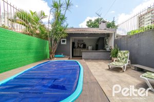 Casa à venda com 186m², 4 dormitórios, 1 suíte, 3 vagas, no bairro Tristeza em Porto Alegre