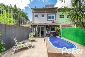 Casa à venda com 186m², 4 dormitórios, 1 suíte, 3 vagas, no bairro Tristeza em Porto Alegre