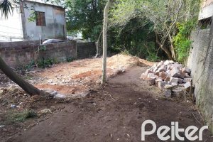 Terreno à venda com 594m², no bairro Tristeza em Porto Alegre