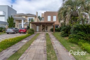 Casa em Condomínio à venda com 243m², 3 dormitórios, 3 suítes, 4 vagas, no bairro Terra Ville em PORTO ALEGRE