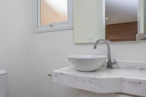 Casa em Condomínio à venda com 243m², 3 dormitórios, 3 suítes, 4 vagas, no bairro Terra Ville em PORTO ALEGRE