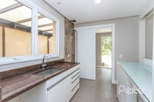 Casa em Condomínio à venda com 243m², 3 dormitórios, 3 suítes, 4 vagas, no bairro Terra Ville em PORTO ALEGRE