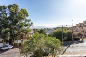 Casa à venda com 263m², 3 dormitórios, 2 suítes, 2 vagas, no bairro Jardim Isabel em Porto Alegre