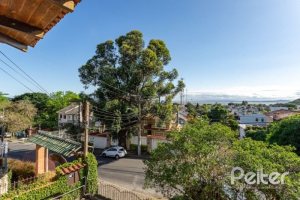 Casa à venda com 263m², 3 dormitórios, 2 suítes, 2 vagas, no bairro Jardim Isabel em Porto Alegre