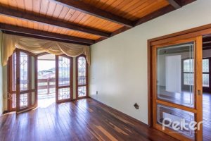 Casa à venda com 263m², 3 dormitórios, 2 suítes, 2 vagas, no bairro Jardim Isabel em Porto Alegre