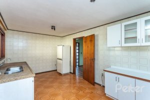Casa à venda com 263m², 3 dormitórios, 2 suítes, 2 vagas, no bairro Jardim Isabel em Porto Alegre