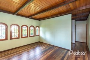 Casa à venda com 263m², 3 dormitórios, 2 suítes, 2 vagas, no bairro Jardim Isabel em Porto Alegre