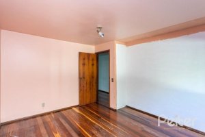 Casa à venda com 263m², 3 dormitórios, 2 suítes, 2 vagas, no bairro Jardim Isabel em Porto Alegre