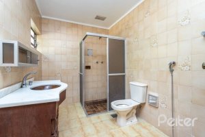 Casa à venda com 263m², 3 dormitórios, 2 suítes, 2 vagas, no bairro Jardim Isabel em Porto Alegre