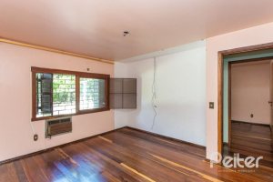 Casa à venda com 263m², 3 dormitórios, 2 suítes, 2 vagas, no bairro Jardim Isabel em Porto Alegre