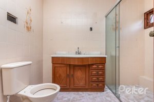 Casa à venda com 263m², 3 dormitórios, 2 suítes, 2 vagas, no bairro Jardim Isabel em Porto Alegre