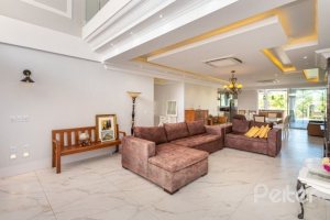 Casa em Condomínio à venda com 550m², 4 dormitórios, 4 suítes, 6 vagas, no bairro Terra Ville em Porto Alegre