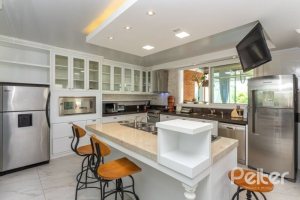 Casa em Condomínio à venda com 550m², 4 dormitórios, 4 suítes, 6 vagas, no bairro Terra Ville em Porto Alegre