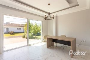 Casa em Condomínio à venda com 550m², 4 dormitórios, 4 suítes, 6 vagas, no bairro Terra Ville em Porto Alegre