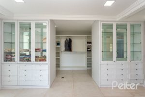 Casa em Condomínio à venda com 550m², 4 dormitórios, 4 suítes, 6 vagas, no bairro Terra Ville em Porto Alegre